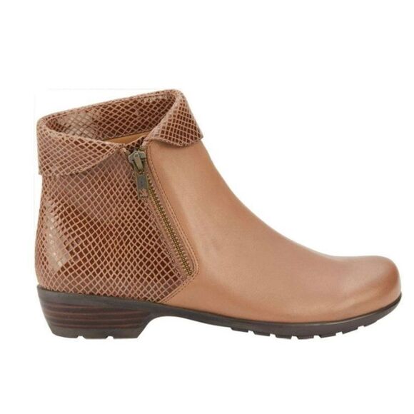 Walking Cradles Womens Emmy Warm Taupe Nappa Patent Snake Print Bootie 9 W - Picture 2 of 6